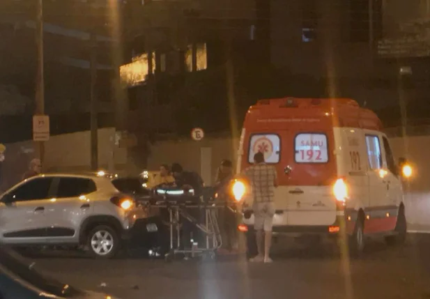Acidente entre carro e moto na zona leste