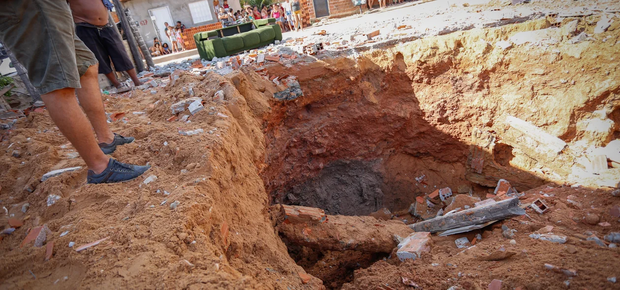 Cratera no bairro Água Mineral  