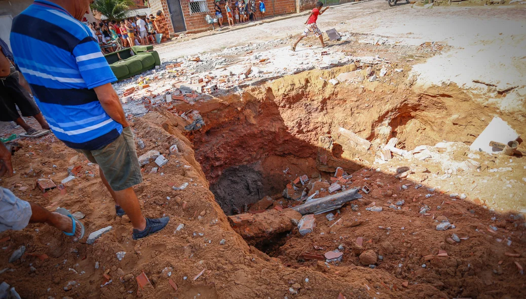 Cratera no bairro Água Mineral 