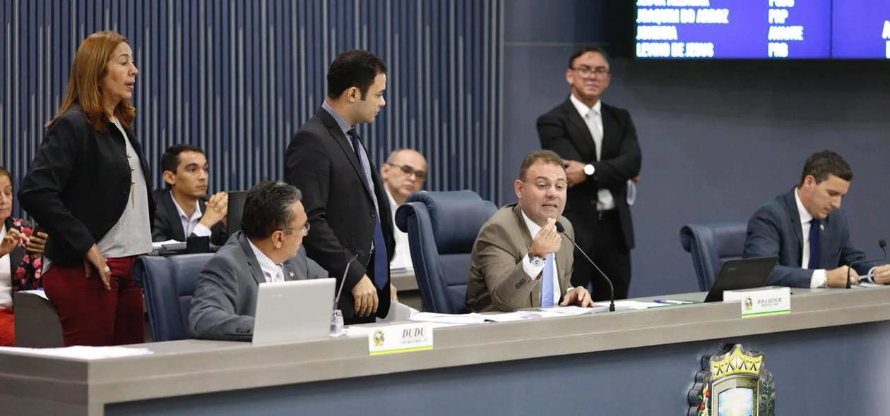 Jeová Alencar durante sessão de votação da regulamentação da Uber