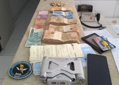 Material apreendido pela Polícia Militar