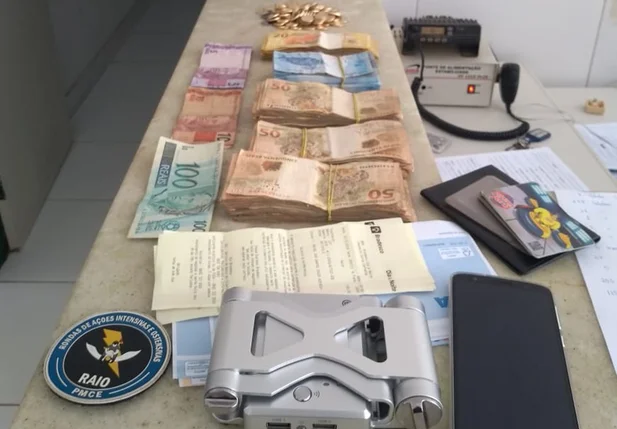 Material apreendido pela Polícia Militar