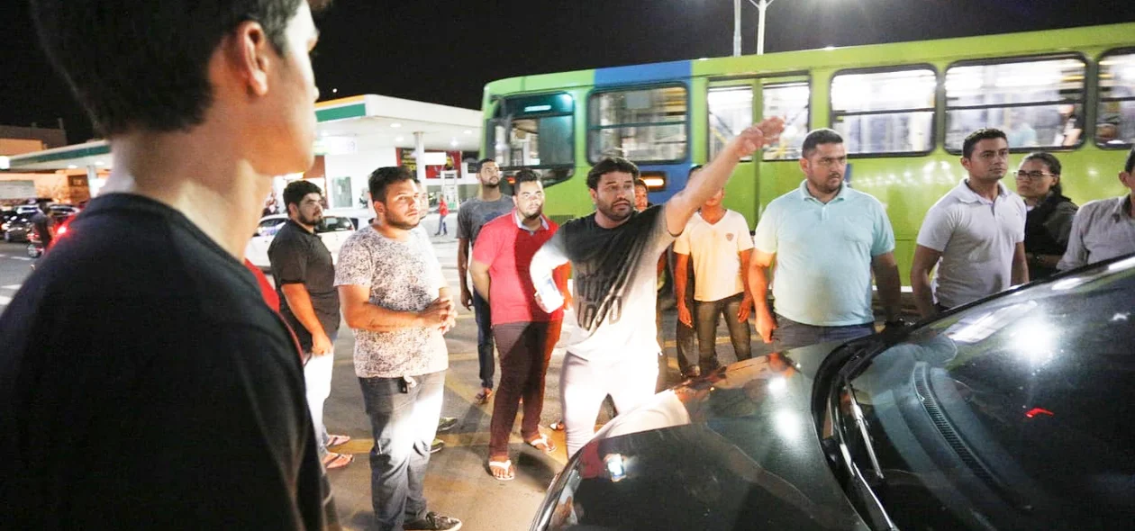 Motoristas de aplicativo durante manifestação na Avenida Frei Serafim