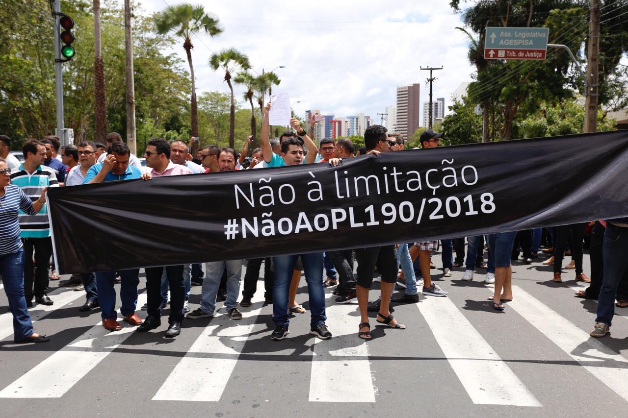 Motoristas de aplicativo fazem manifestação na Avenida Marechal Castelo Branco