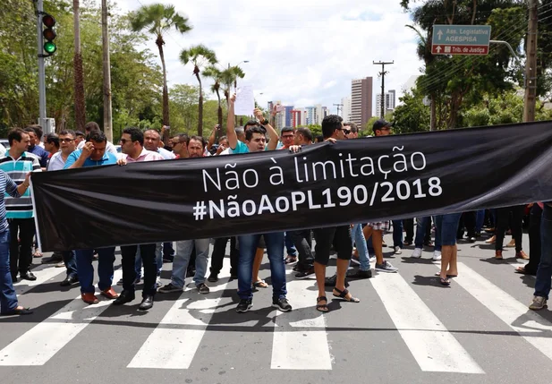 Motoristas de aplicativo fazem manifestação na Avenida Marechal Castelo Branco