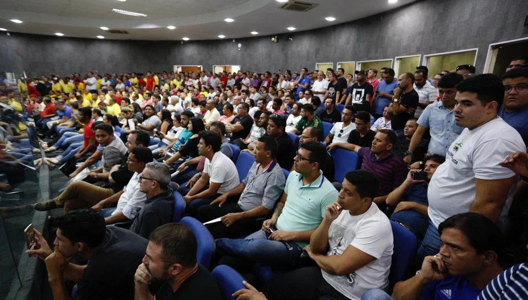 Motoristas de aplicativos estão na Câmara Municipal de Teresina 