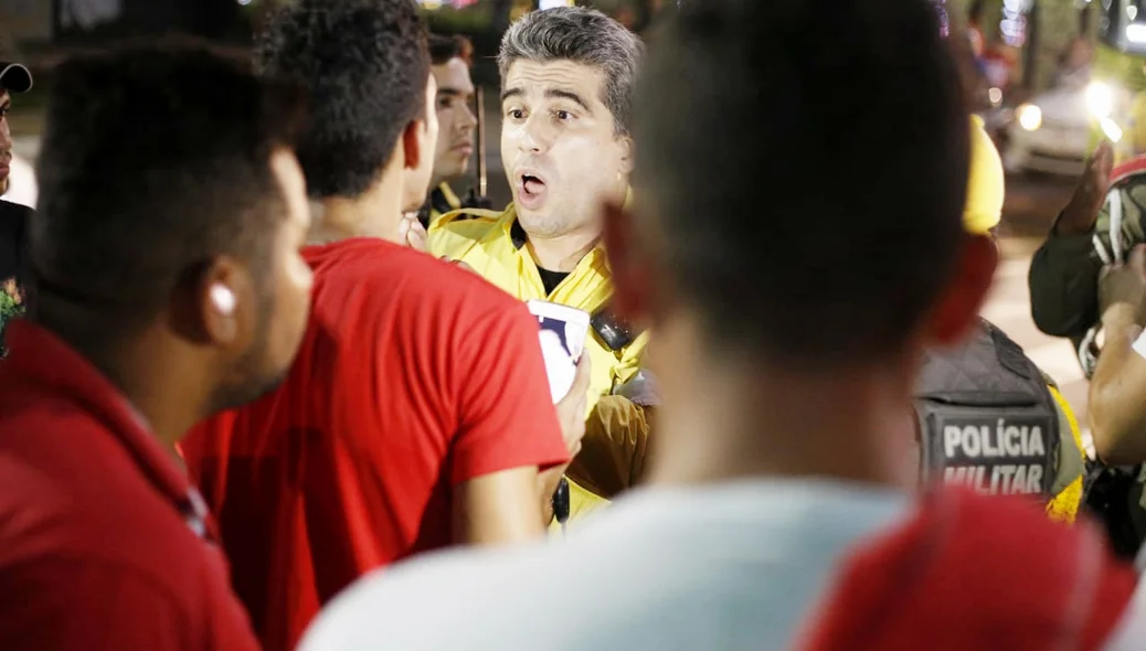 Strans interviu na manifestação para liberar a via