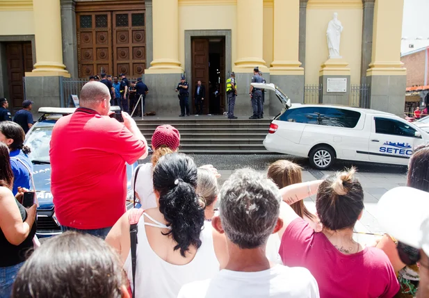 Suspeito atirou contra fiéis dentro de igreja na região central, na tarde desta terça-feira