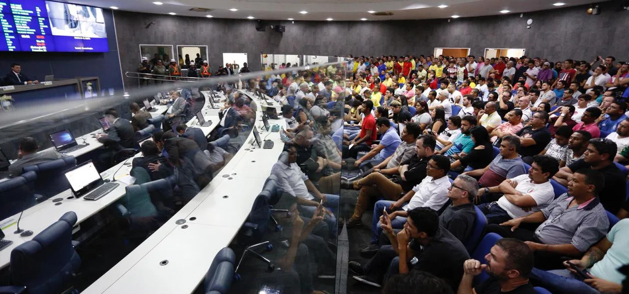 Votação do projeto que regulamenta a Uber