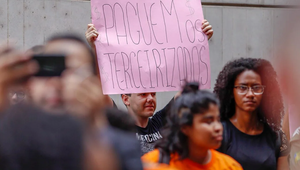 E pediram o pagamento dos terceirizados 