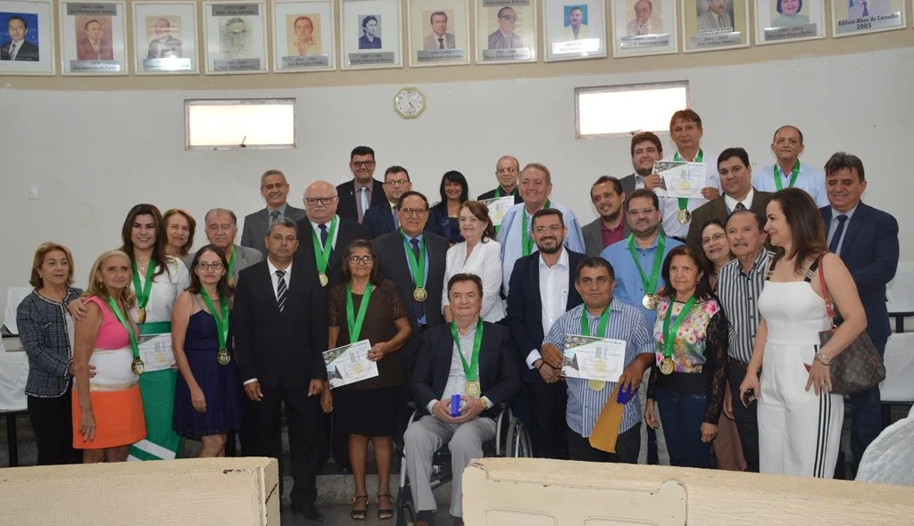 Homenageados com vereadores e familiares