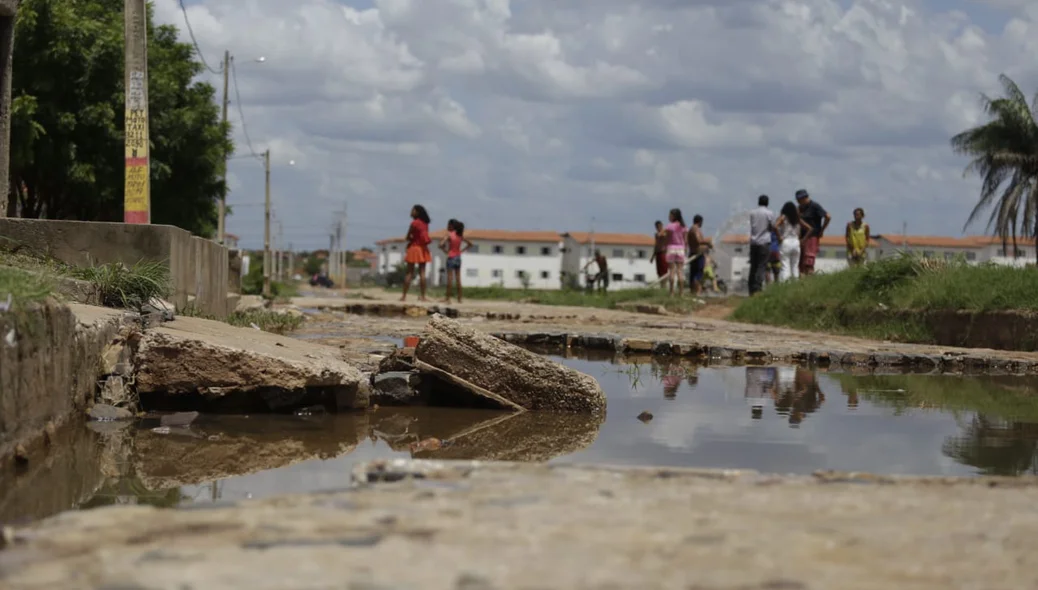 Moradores reclamam da situação do Residencial Torquato Neto 4 