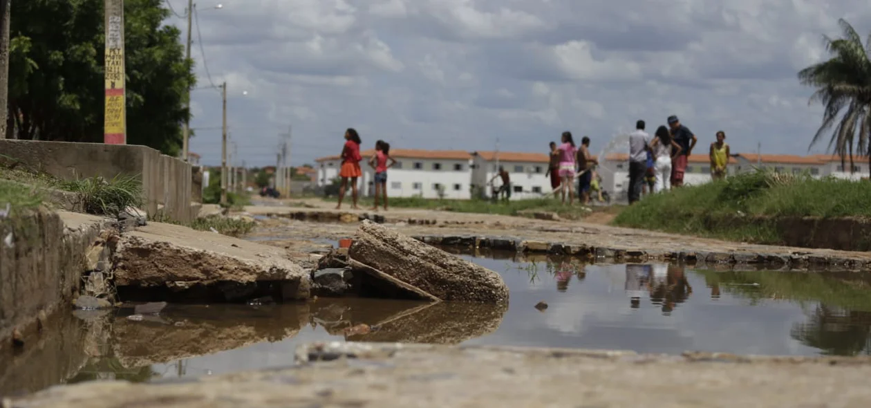 Moradores reclamam da situação do Residencial Torquato Neto 4 