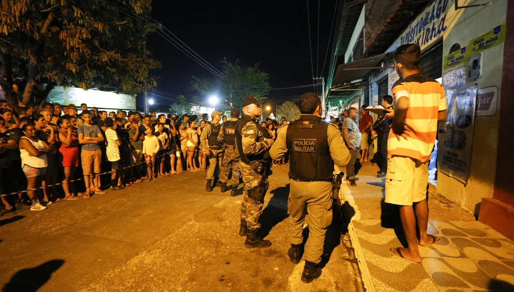 Policiais militares no local do crime