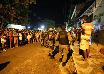 Policiais militares no local do crime