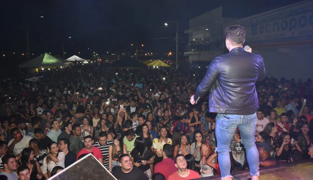 Festa de aniversário de Picos reúne multidão