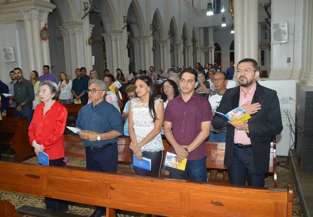 Padre Walmir participa de missa  do aniversário de Picos