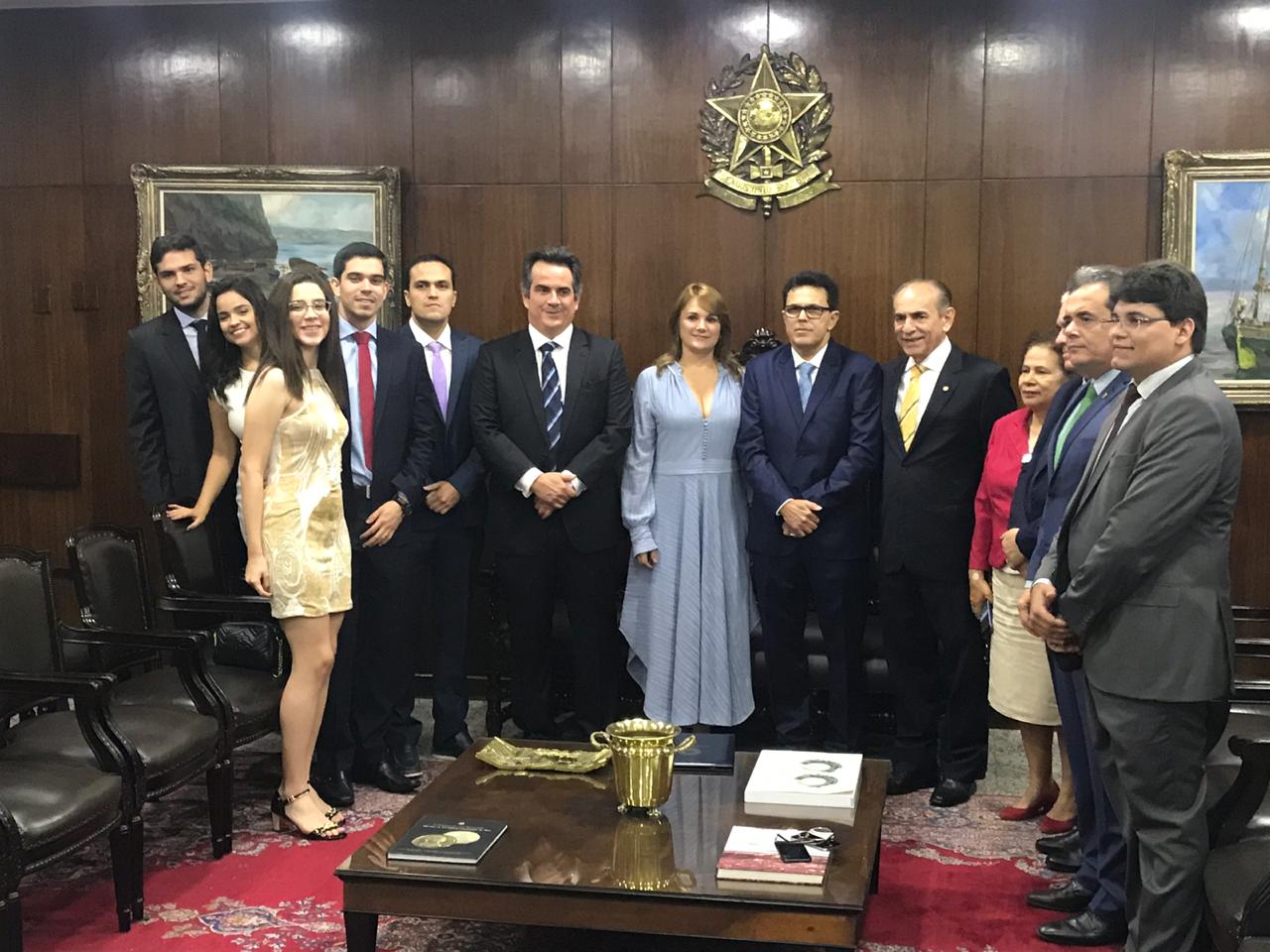 Autoridades em posse de Zé Santana
