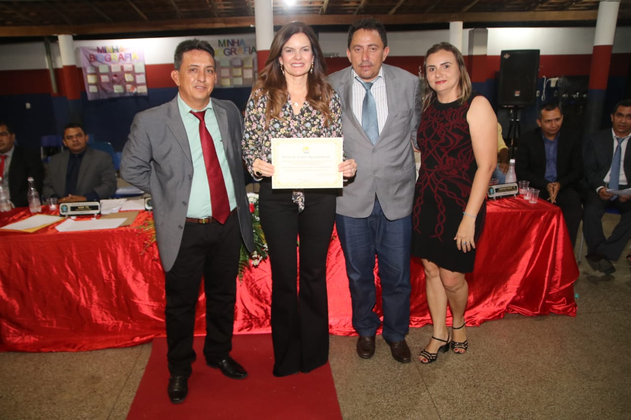 Iracema Portella recebe título de cidadania em Agricolândia