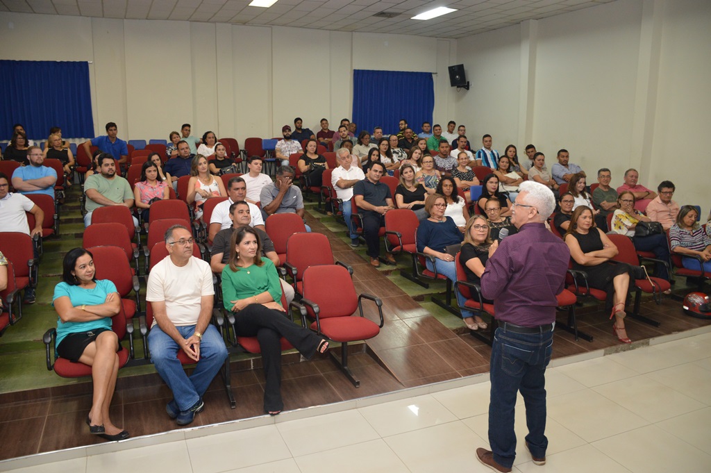 Mury Campos ministra palestra em Picos