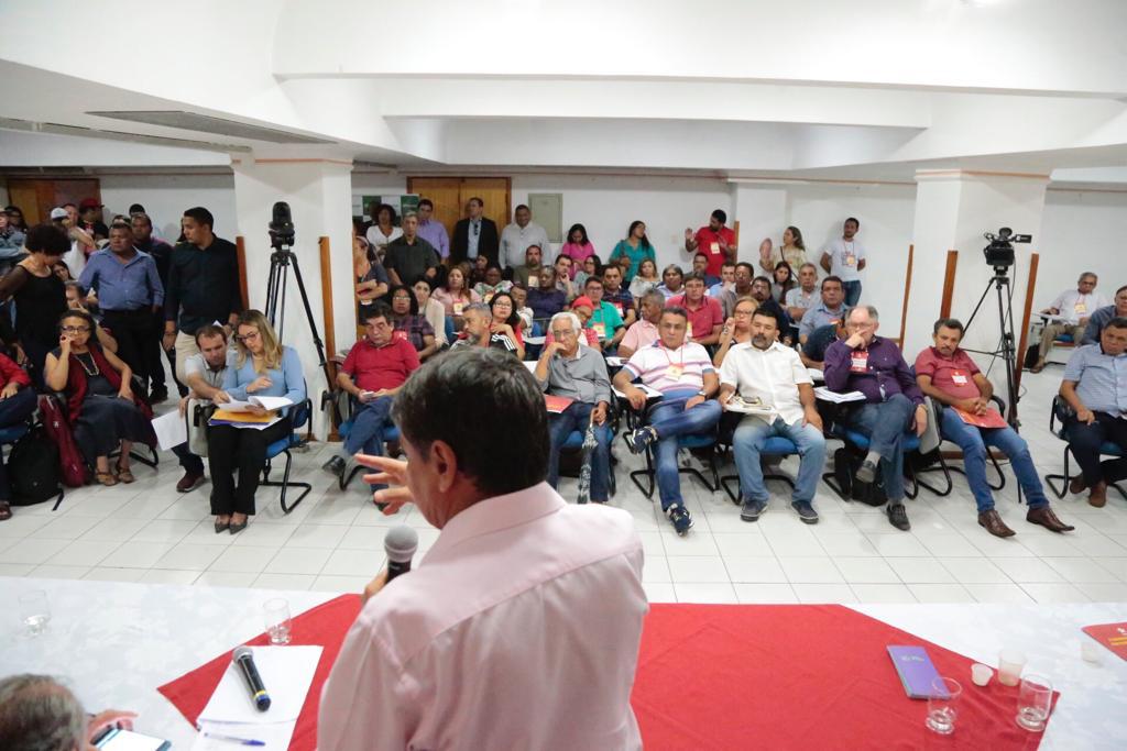 O governador Wellington Dias participou de um encontro com membros do PT em Teresina