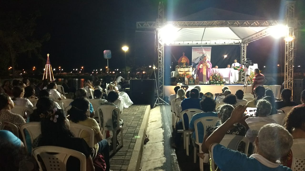 Dom Jacinto em celebração no Parque Lagoas do Norte