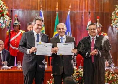 Ciro Nogueira e Marcelo Castro sendo diplomados