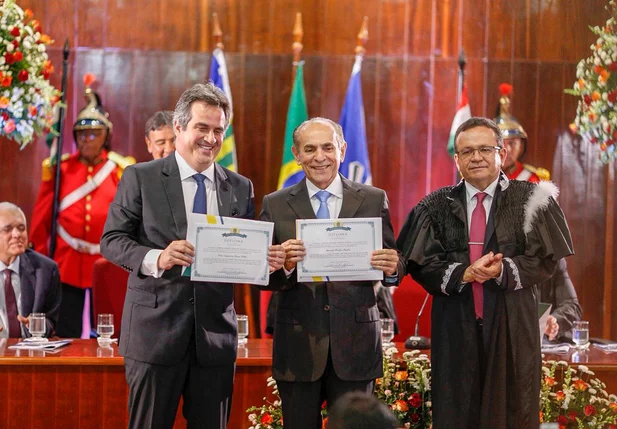 Ciro Nogueira e Marcelo Castro sendo diplomados