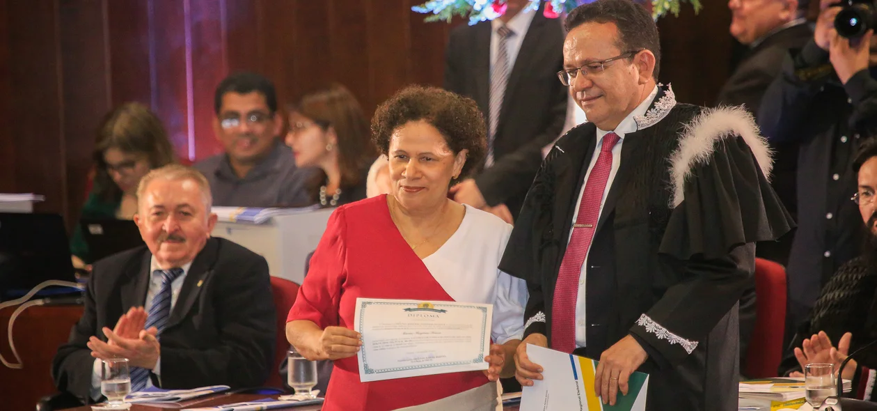 Regina Sousa é diplomada