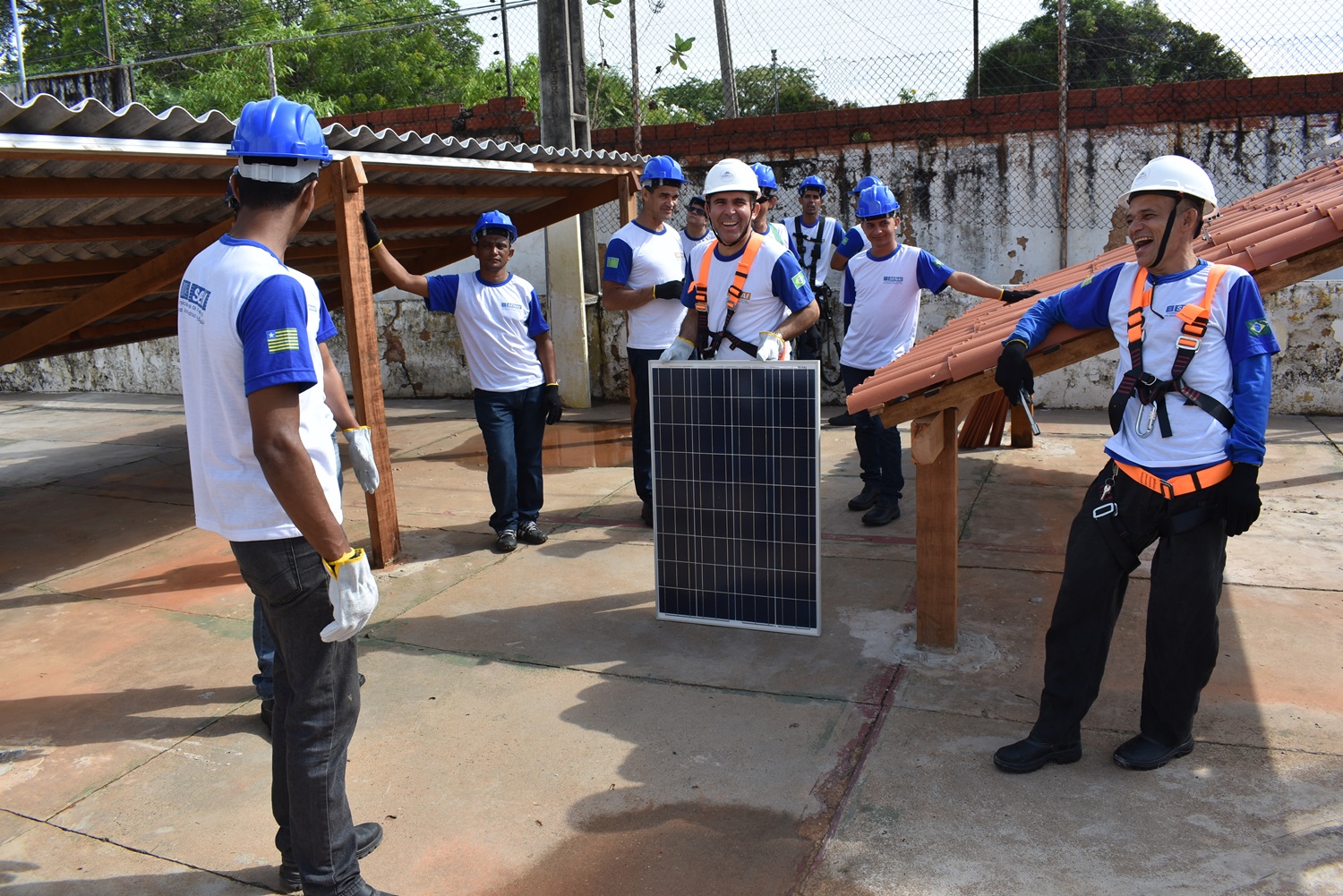 SENAI entrega certificados a estudantes de Teresina
