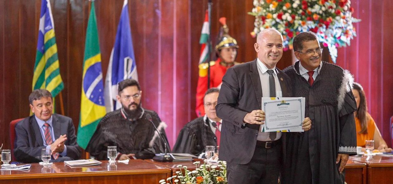 Thiago Vasconcelos  sendo diplomado suplente 