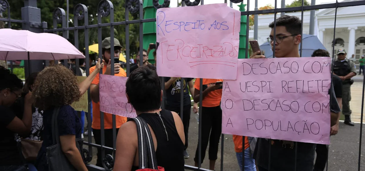 As reivindicações também incluem o pagamento aos terceirizados 
