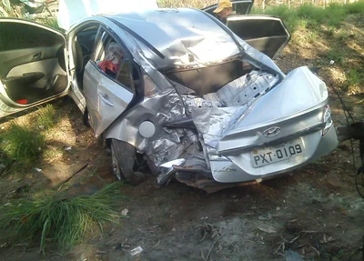 Carro ficou destruido
