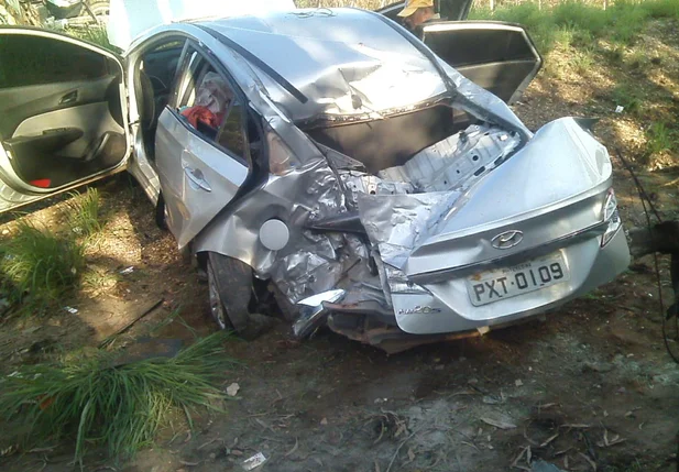 Carro ficou destruido
