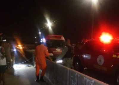 Corpo de Bombeiros resgata homem embaixo da Ponte da Amizade