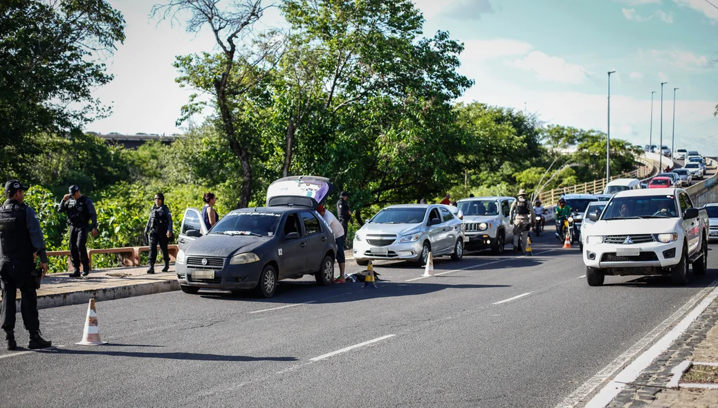 Operação da Polícia Civil na ponte da amizade em Teresina  