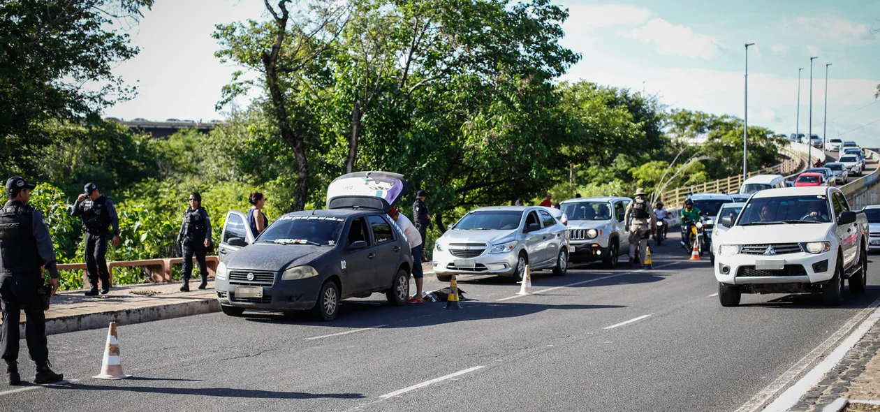 Operação da Polícia Civil na ponte da amizade em Teresina  