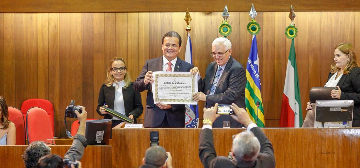 Solenidade no plenário da Alepi