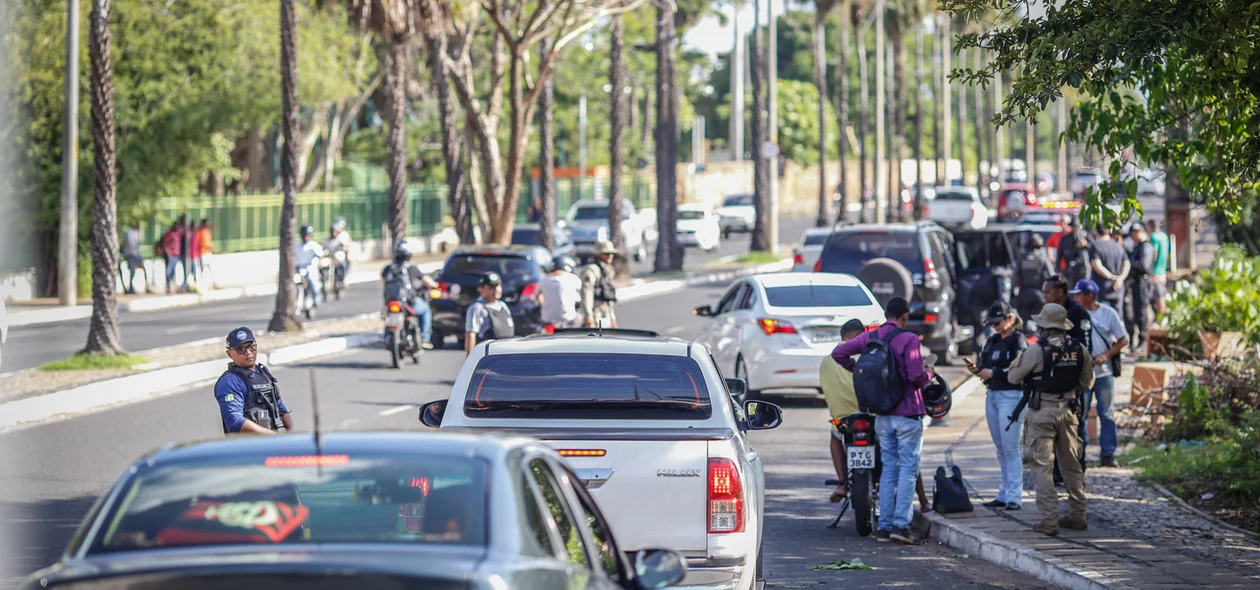 Trânsito ficou lento na descida da ponte 
