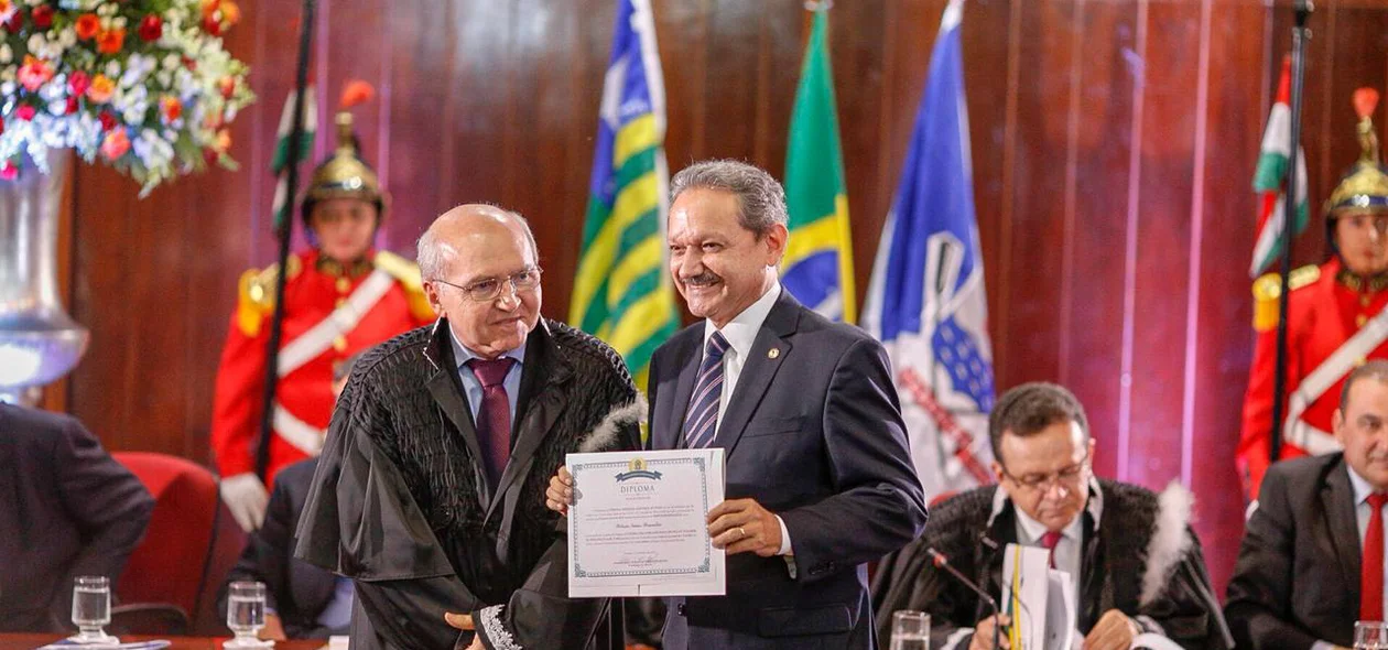 Wilson Brandão sendo diplomado