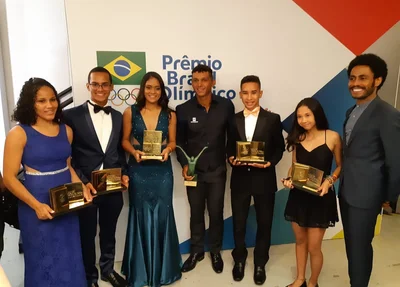 Atletas em homenagem  