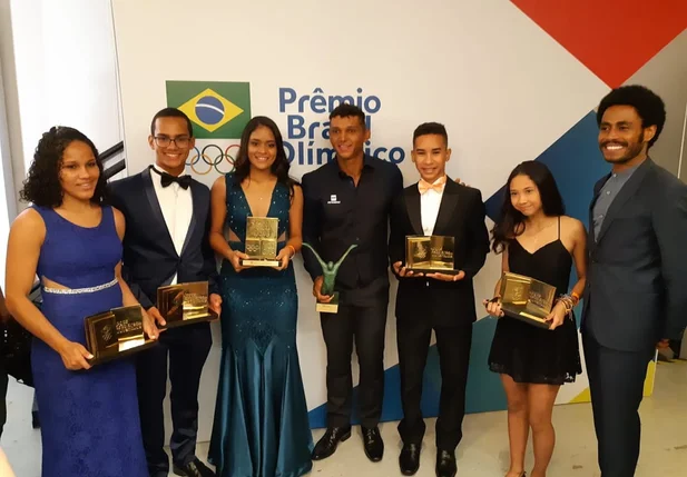 Atletas em homenagem  