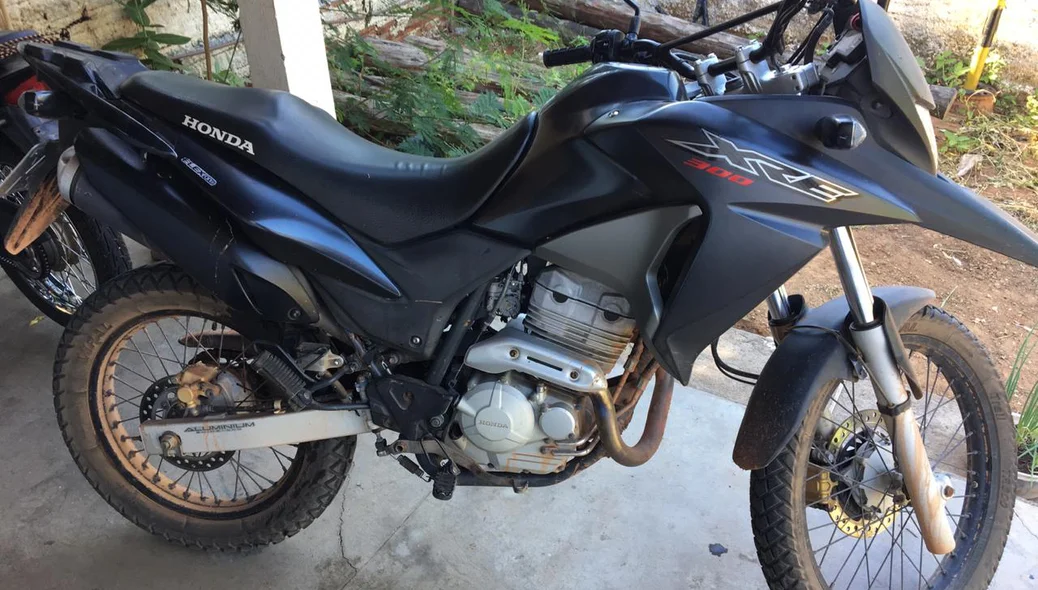 Motocicleta apreendida na ação policial