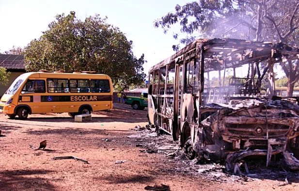 Ônibus incendiados