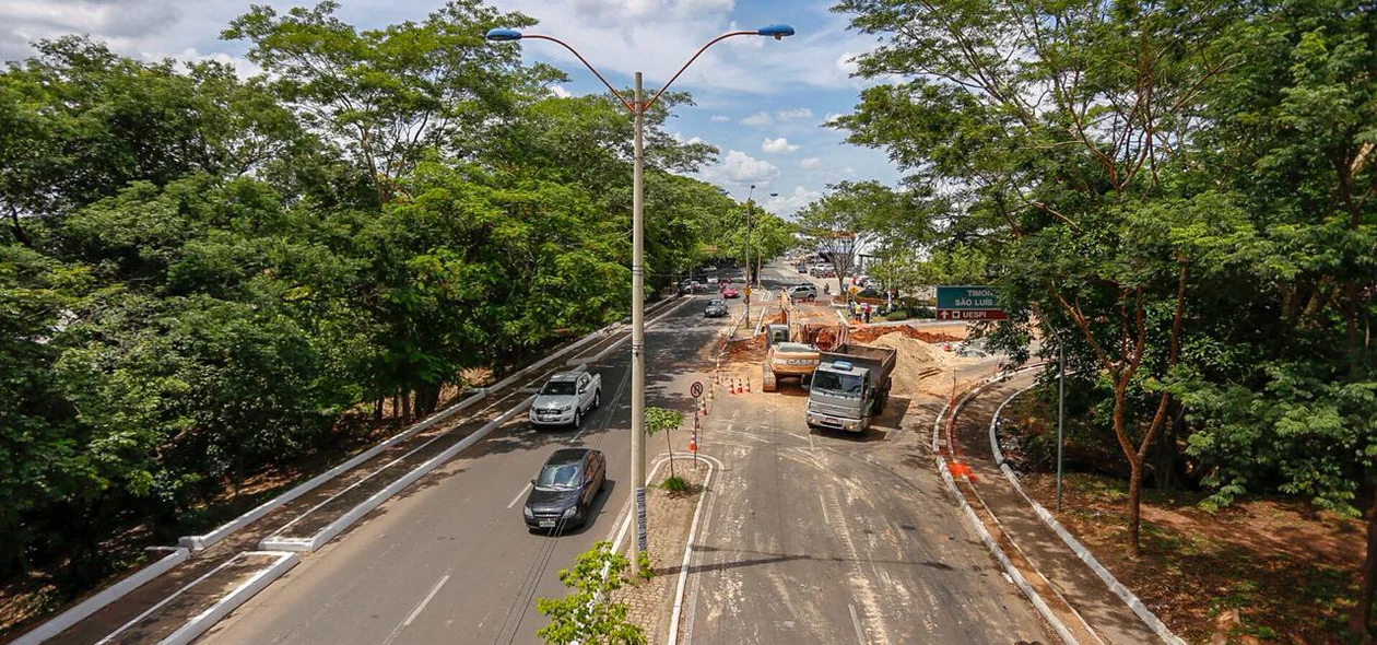 Cratera causa transtorno a motoristas