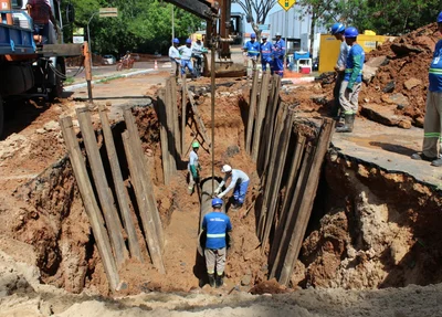 Obras sendo realizadas na via