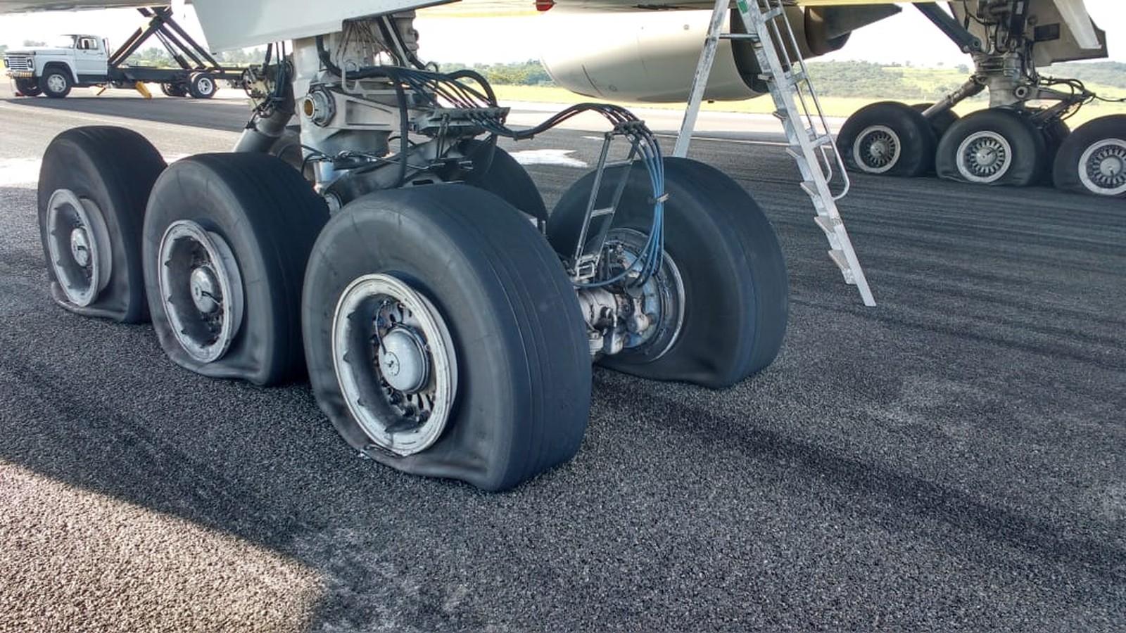 Pneus da aeronave da Latam