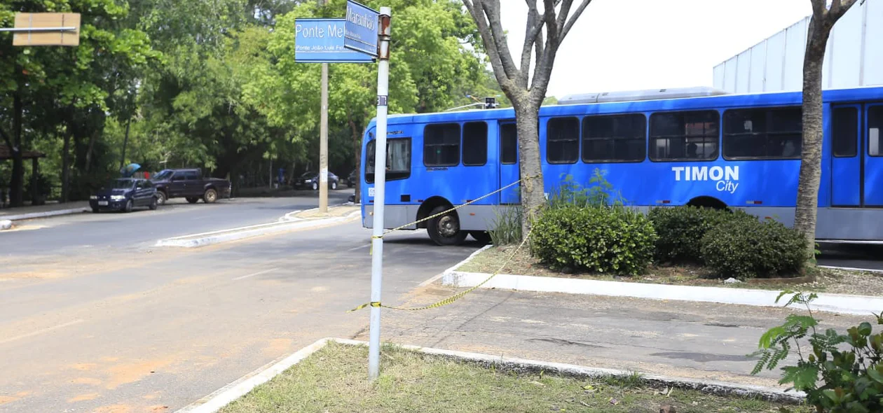 Desvio de veículos na Avenida Maranhão