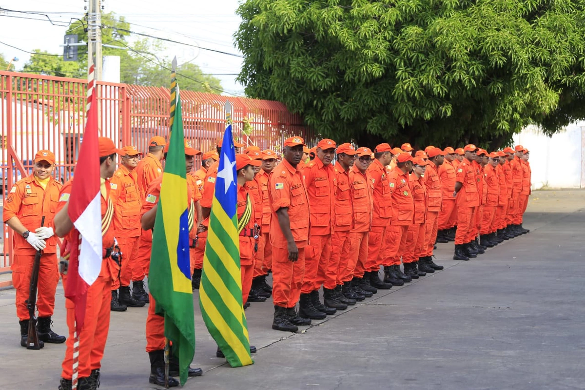 Formação de bombeiros em Teresina