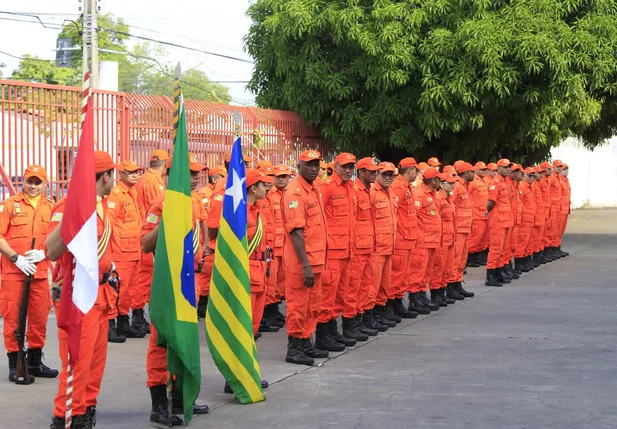 Formação de bombeiros em Teresina